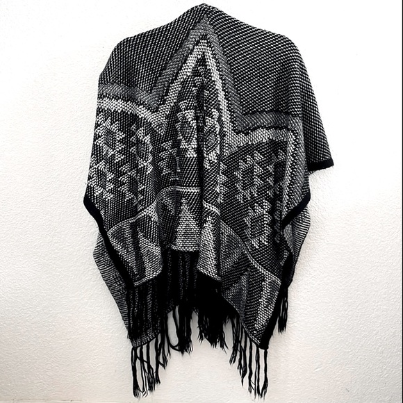 Xhilaration knit poncho size S/M - Picture 3 of 8